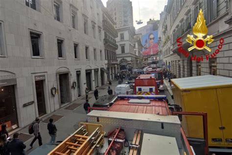 incendio negozio prada